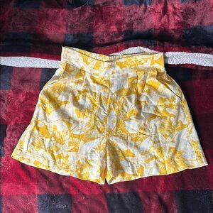 Monteau High Waist Yellow and White Patterned Shorts